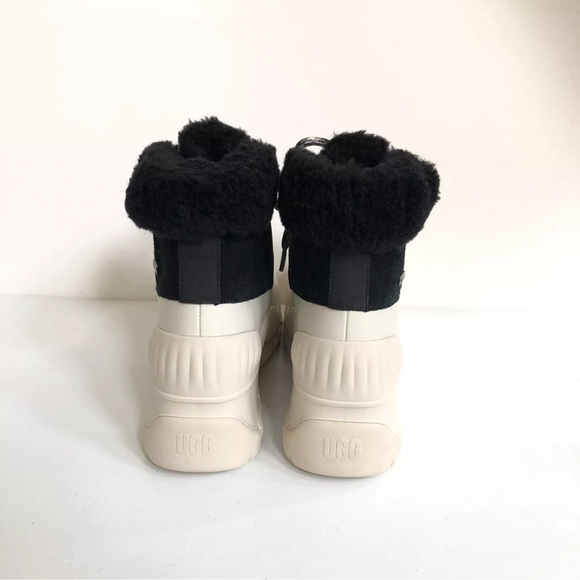 UGG ADIROAM HIKER SHORT BLACK WATERPROOF SHEARLING LINED Boots - Picture 4 of 5